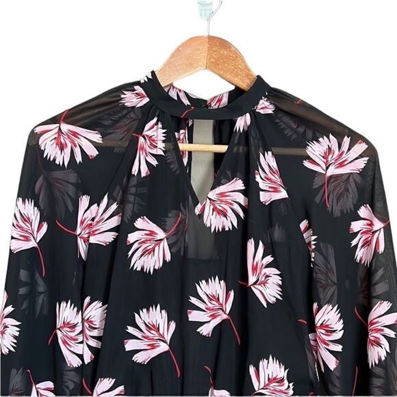 3 for $30! Express floral print long sleeve blouse. Size xs - Picture 2 of 8